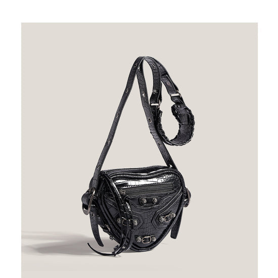 Bag Women's 2023 New Niche Design Bike Bag Diamond Rivet Love Bag Wide Shoulder Strap Women's Crossbody Bag